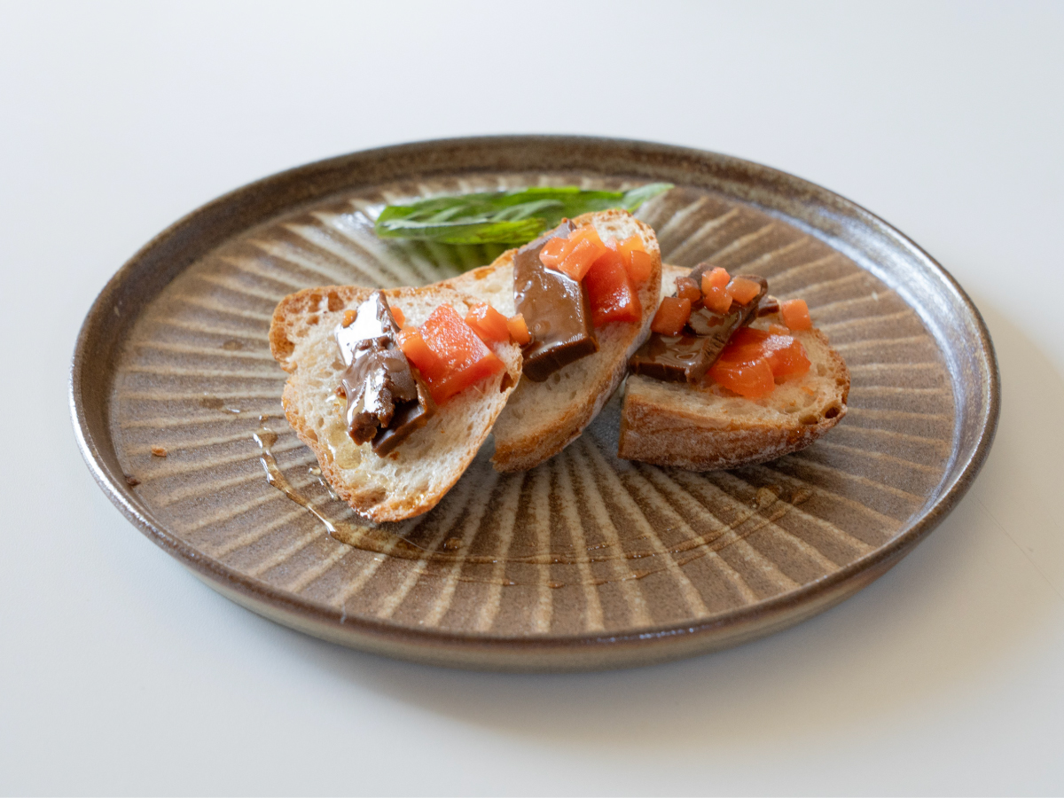 パンにのせたブラウンチーズ